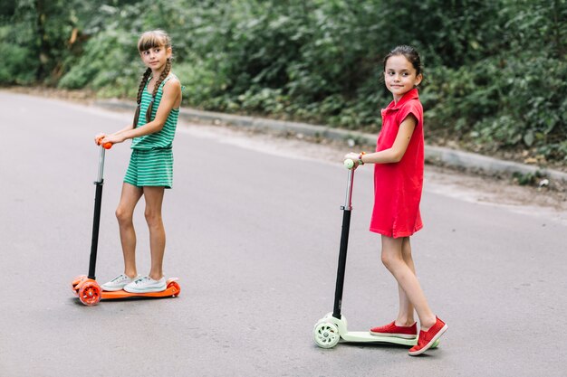 Jak wybrać pierwszą hulajnogę dla dziecka: na co zwrócić uwagę?