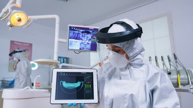 Jak zaawansowane technologie zmieniają doświadczenie pacjenta w gabinecie stomatologicznym?