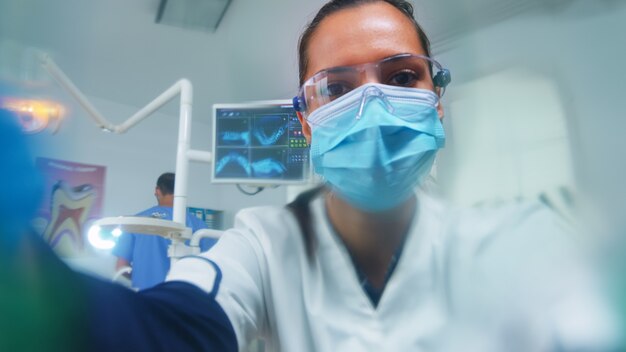 Jak nowoczesne technologie zmieniają podejście do opieki stomatologicznej