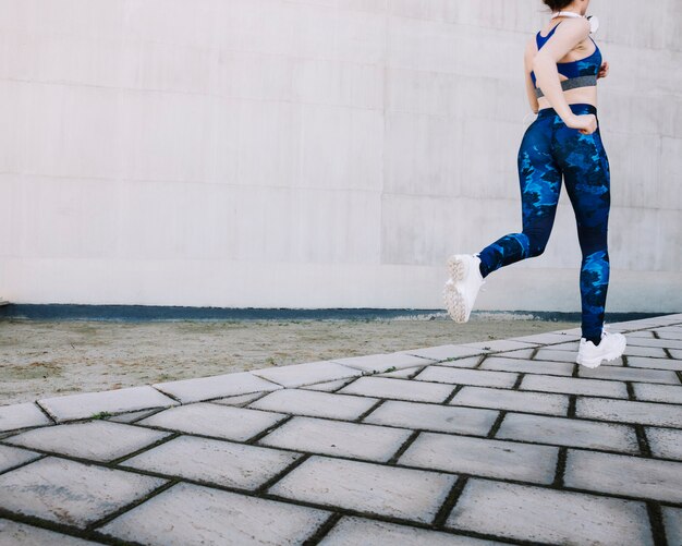 Jak wybrać idealne buty do biegania po asfaltowych nawierzchniach?