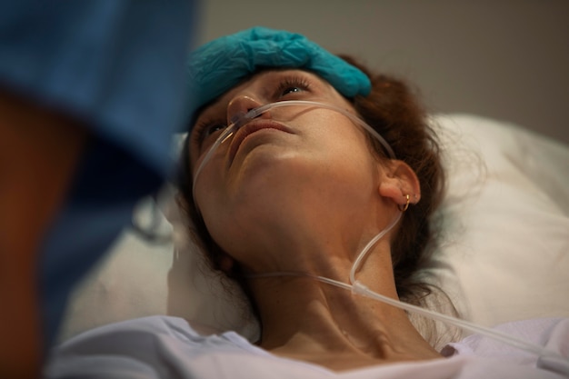 Jak poprawnie używać urządzenia do udzielania pierwszej pomocy w przypadku zadławień?